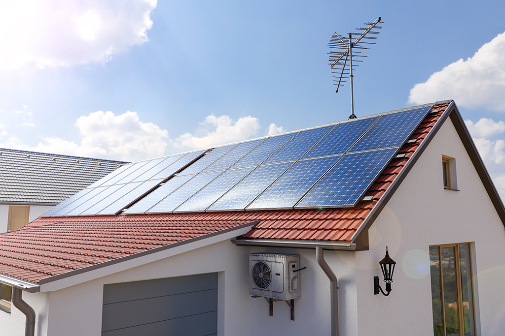 Casa ecológica com painéis solares